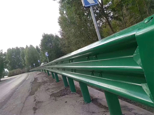 乌兰察布公路防撞护栏